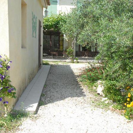 Gîte Du Mas Des Oliviers Mézoargues Extérieur photo
