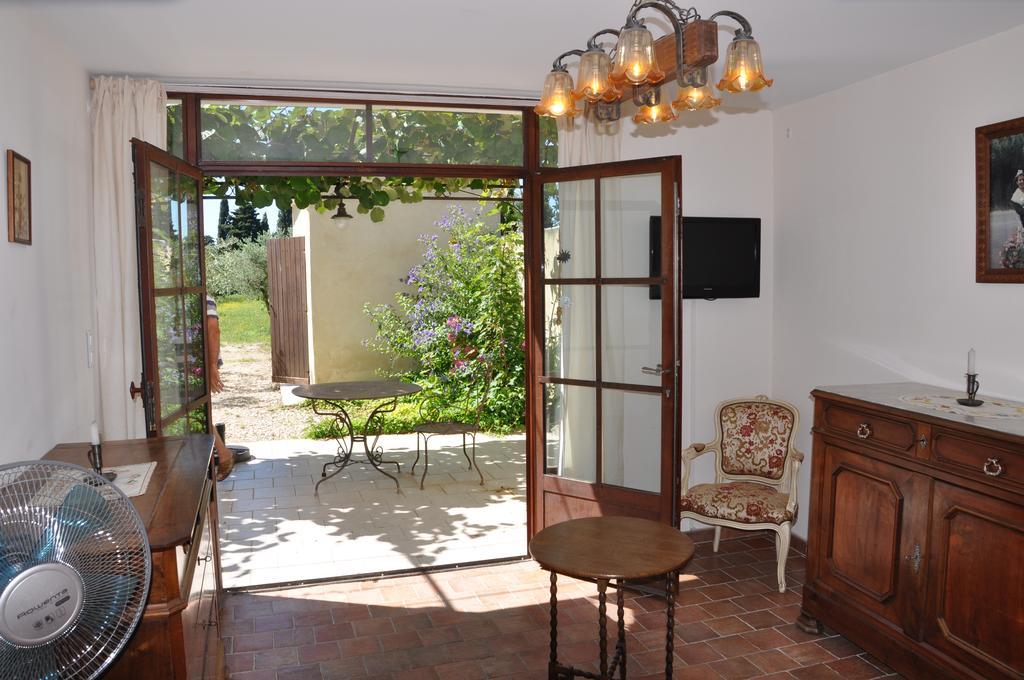 Gîte Du Mas Des Oliviers Mézoargues Extérieur photo