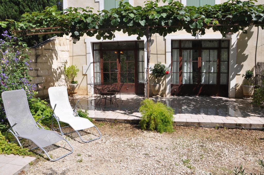 Gîte Du Mas Des Oliviers Mézoargues Extérieur photo