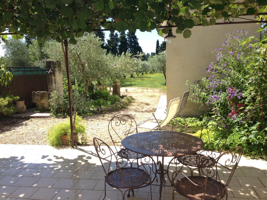 Gîte Du Mas Des Oliviers Mézoargues Extérieur photo