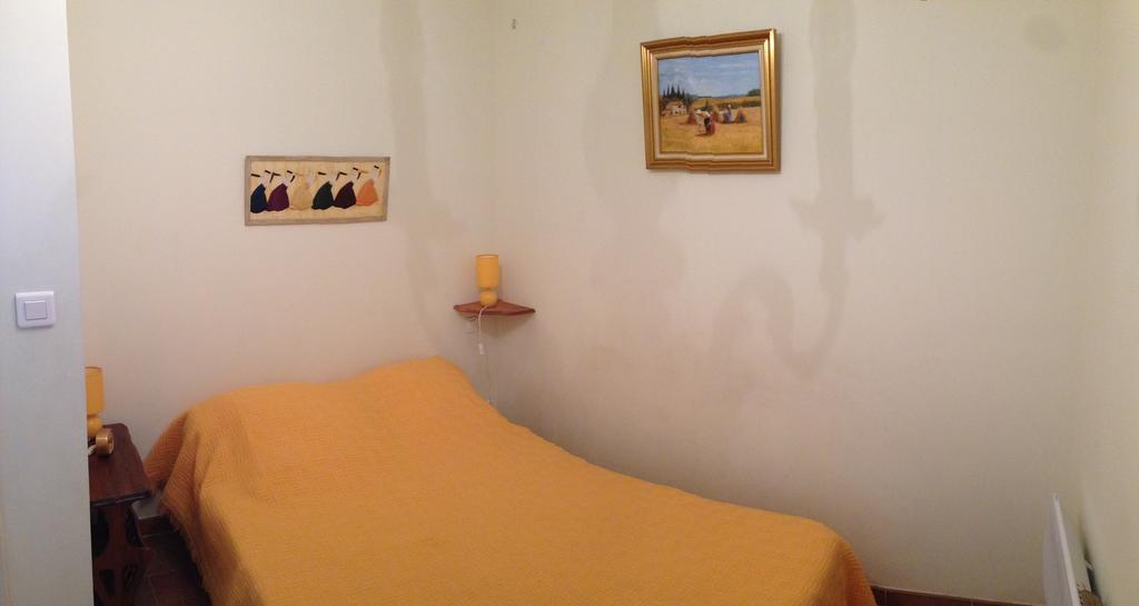 Gîte Du Mas Des Oliviers Mézoargues Extérieur photo